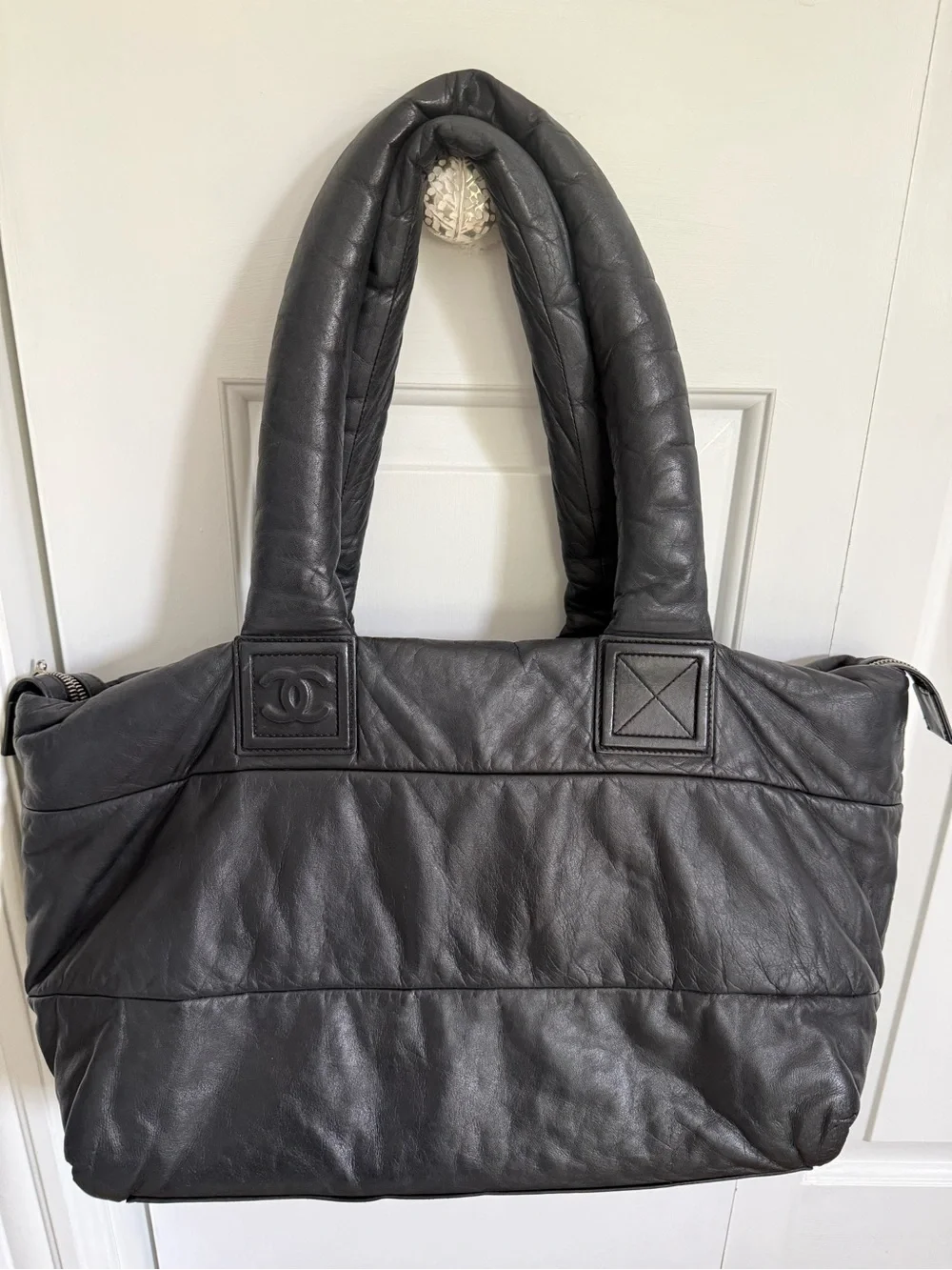 CHANEL Black leather cocoon Tote